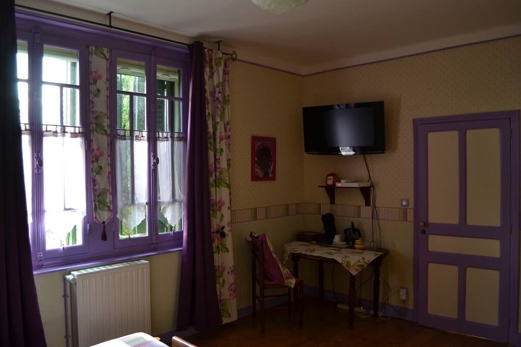 Télévision, internet, petit déjeuner a disposition.