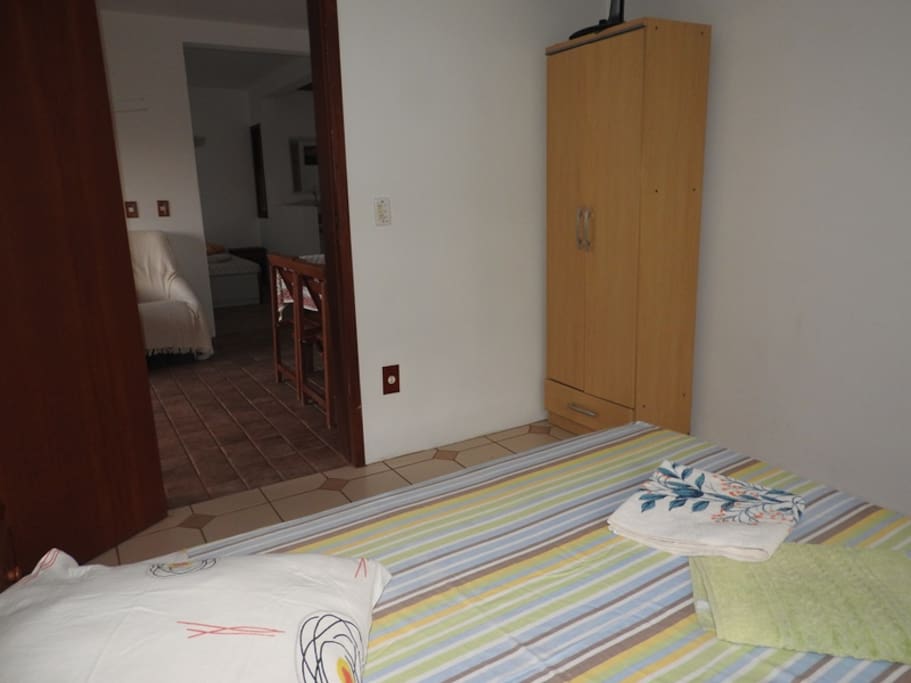 Apt São Francisco - Apartamento com dois dormitórios, sala, cozinha e bwc.