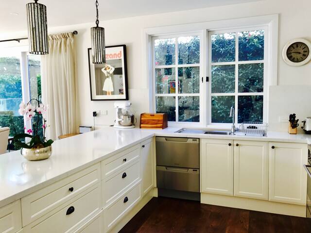 Inner city family retreat, new home gallery image 4