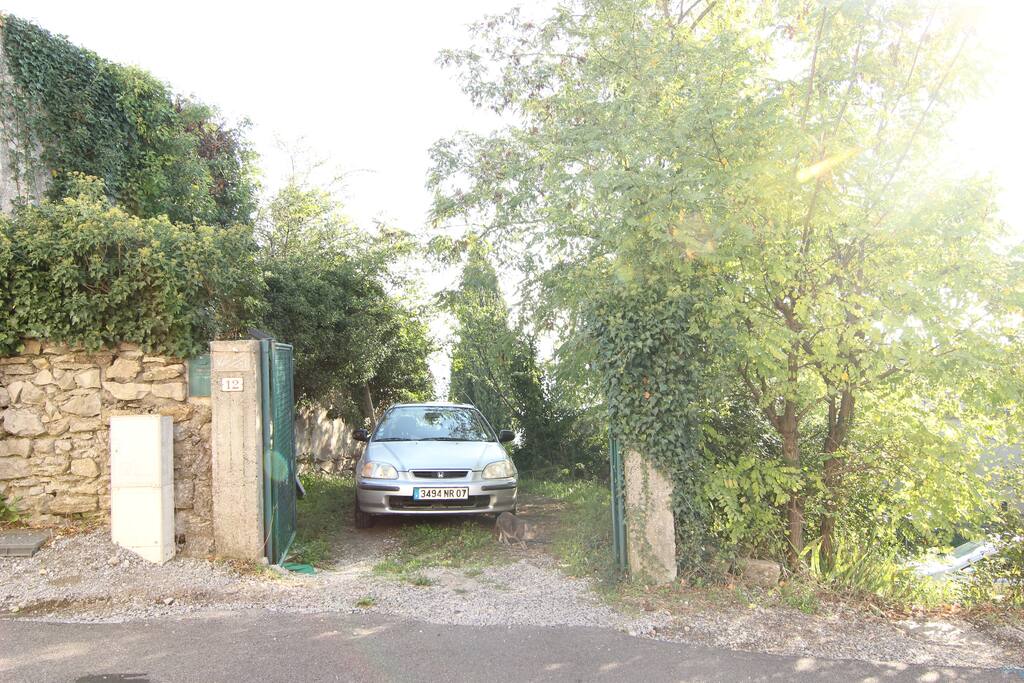 Une place de parking gratuite !