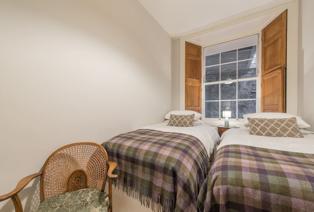 2nd bedroom
