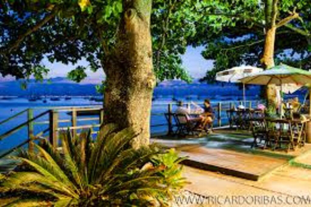 Restaurantes e paisagens naturais