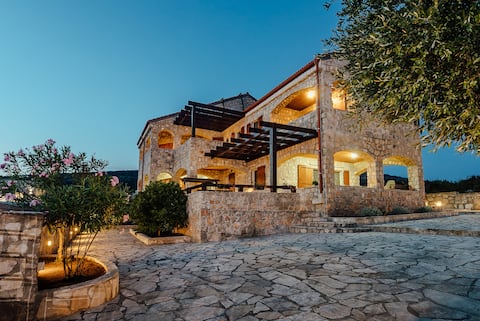 Top performing Airbnb: Villa Shanti | Pool, Beach & Basketball court in Radovići