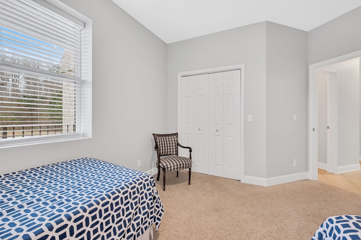 Armarios espaciosos en cada dormitorio.