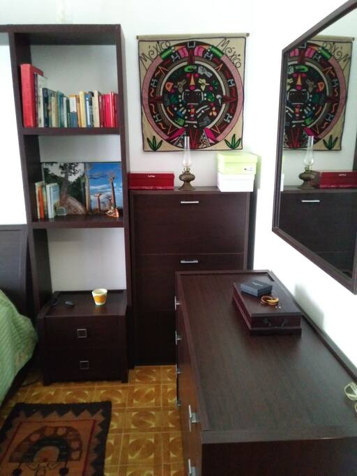 Arredo con pezzi unici comprati da artigiani centro- americani