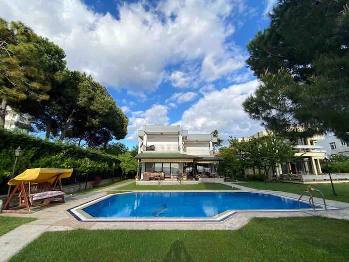 Denize Sıfır Muhteşem Manzaralı Tatil Villası - İçmeler