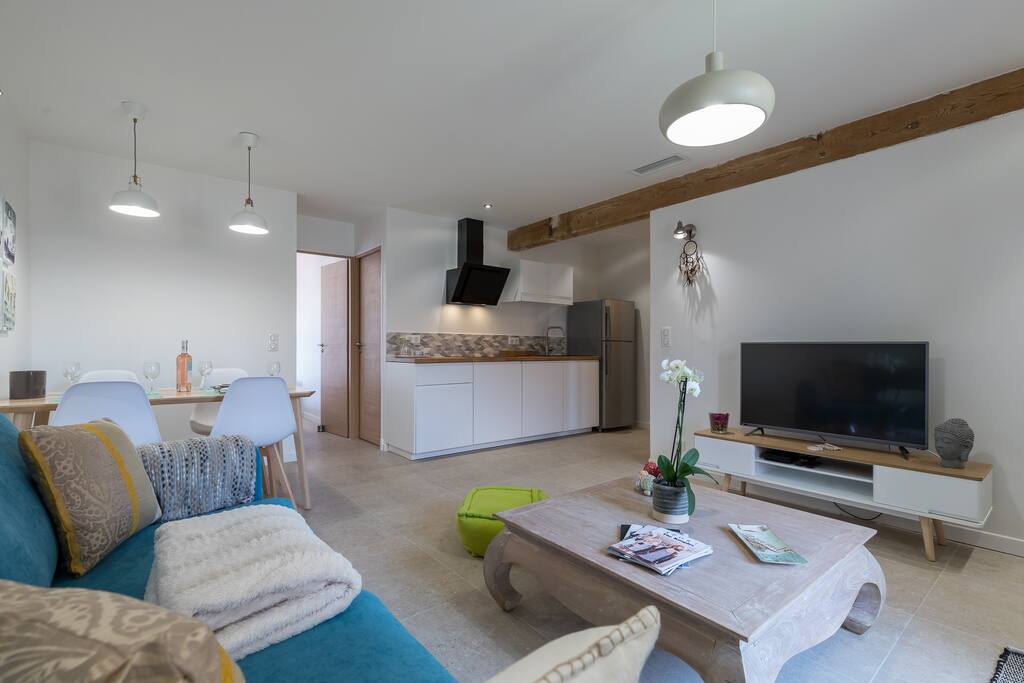 An overview to the living room and also to the kitchen