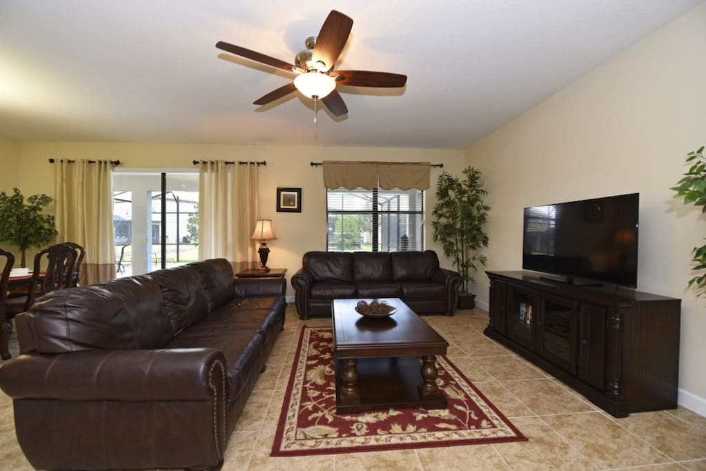 Couch,Furniture,Indoors,Room,Table