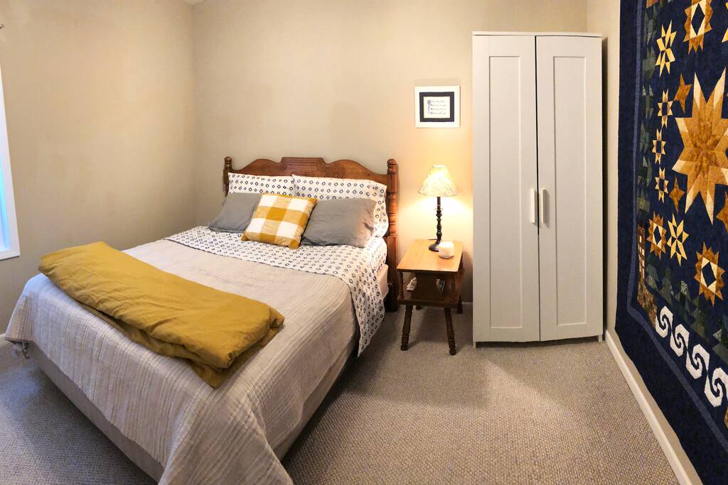 Private Bedroom, Queen size bed.