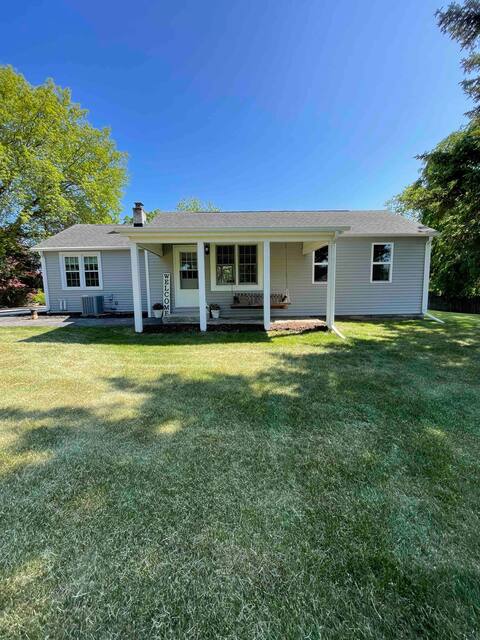 Cute and cozy 2 bedroom house perfectly located!