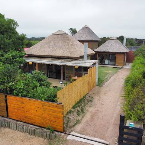 Comfortable detached cottage with BBQ.