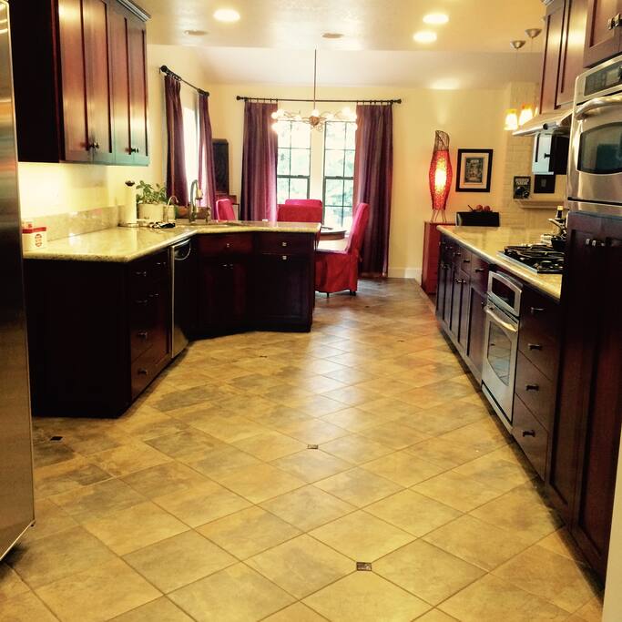 Gourmet kitchen