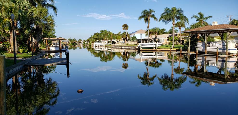Shell Garden Suite - Private Oasis Steps to Beach