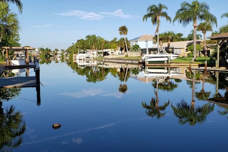 Shell Garden Suite - Private Oasis Steps to Beach