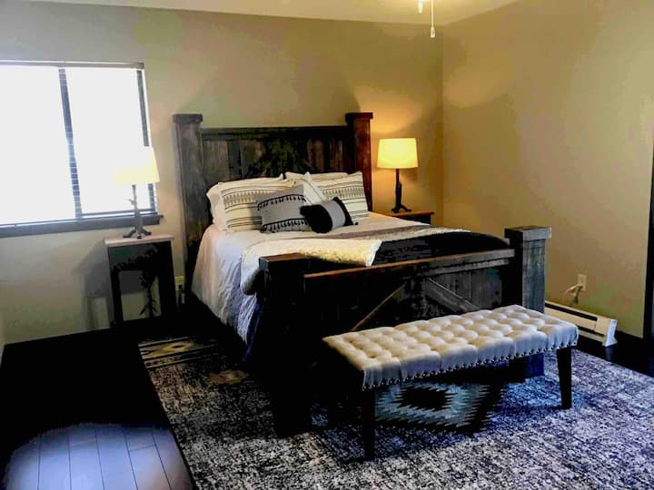 ห้องควีนไซส์พร้อมฟูกชั้นบน 