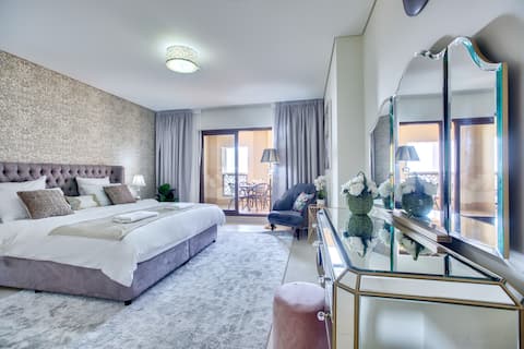 Luxury 2BR | Balcony w/ Sea View | FREE Beach and Pool