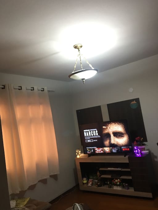Área Comum ! Sala Ampla apartamento com Wi-Fi e Netflix Disponivel a qualquer hora do Dia .