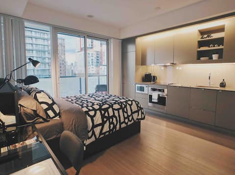 Popular Airbnb listing: Modern Studio @ Downtown | Clean & Convenient in Toronto