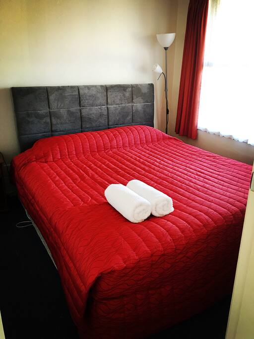Queen size bed ,can be separate with two singles bed if you need