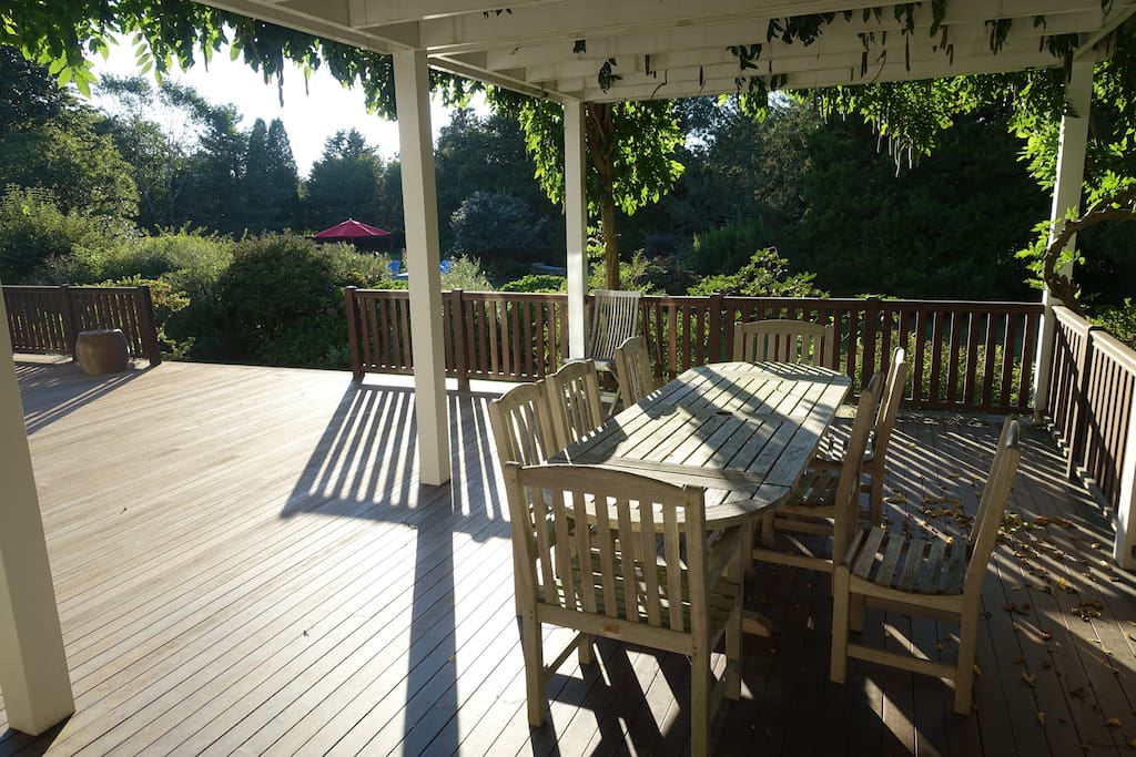 Outdoor Dining on Deck