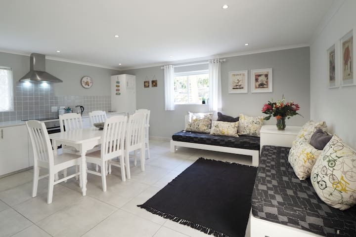 Waterland Lodge – Daisy Cottage