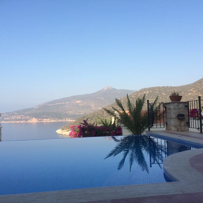 Infinity pool