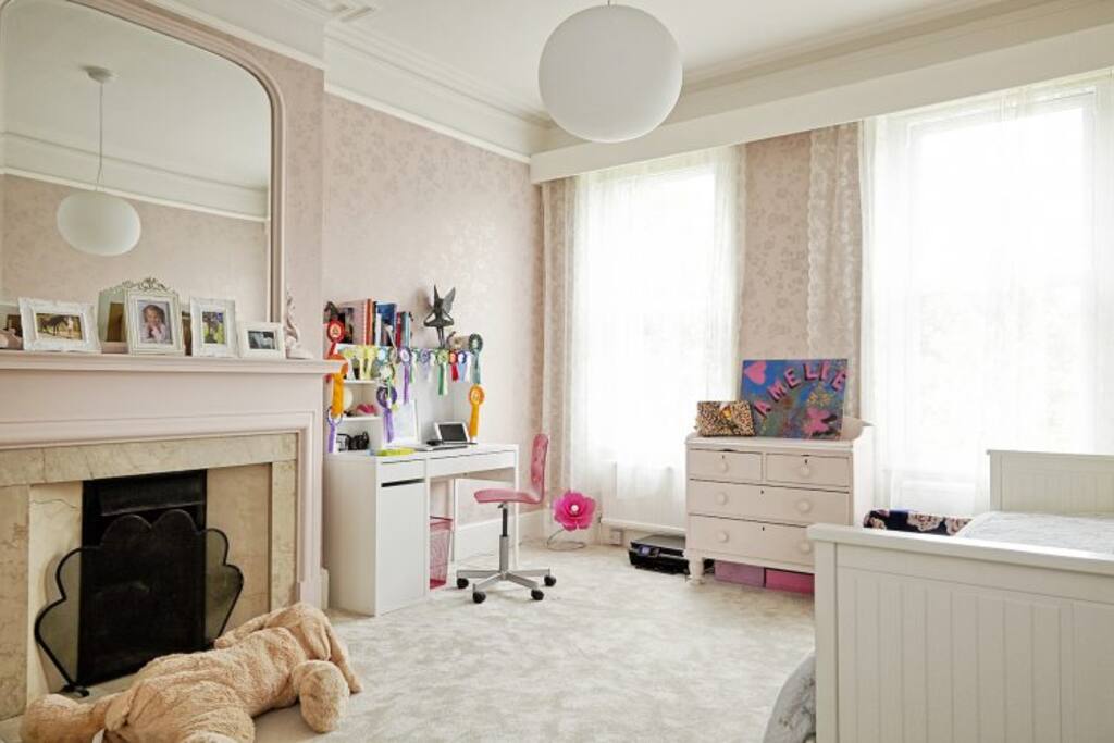 Large children's bedroom/playroom with day bed. single or double
