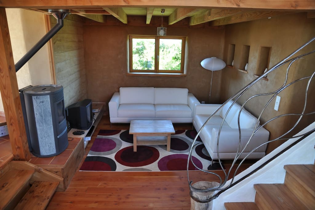 le salon avec le poele