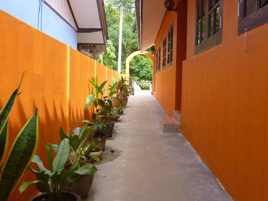 outside Sapparot Bungalows