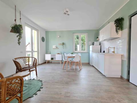 Ama Homes - Balcony Lakeview