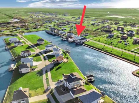 “Flounder Bay” 4/3 house ON THE WATER & boat slip!