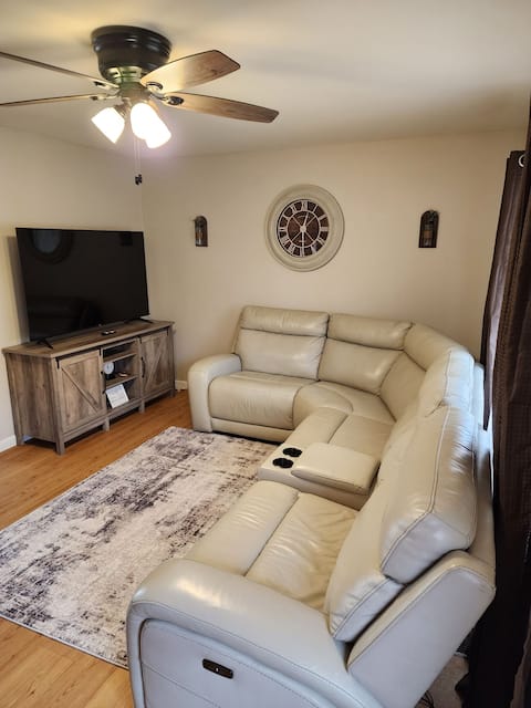 Cozy 3 bedroom/1 bathroom home