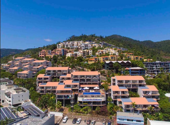 Airlie Beach Sea View One Bedroom Unit  FREE WIFI