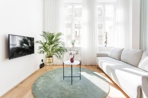 Popular Airbnb listing: Comfortable Studio in the Center | Close to the Pa in Łazarz