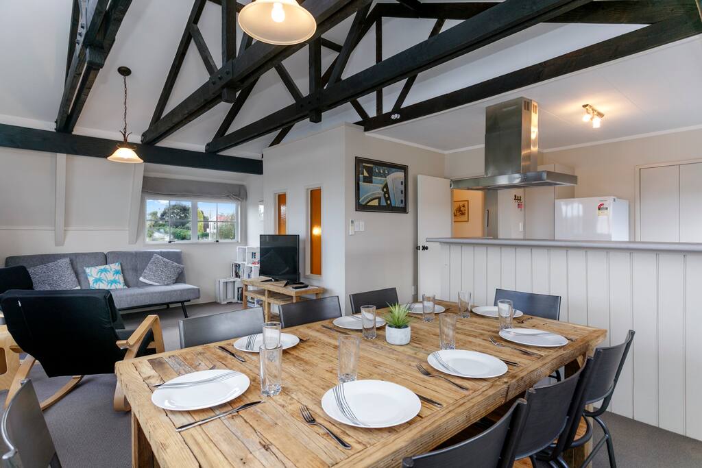 Easy dining for at least eight family and friends