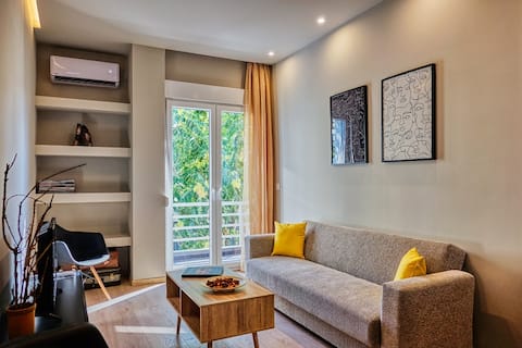 Popular Airbnb listing: Keramikos Comfortable Apartment #3 in ΠΡΟΦΗΤΗΣ ΔΑΝΙΗΛ