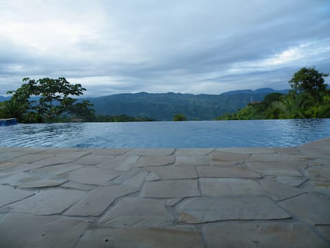 Luxury Castle, Infinity Pool & Jaw Dropping Views!