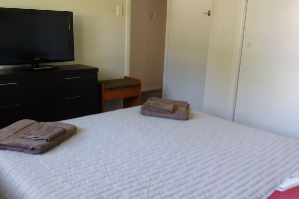 Queen size bed with double wardrobe, drawers and Freeview TV