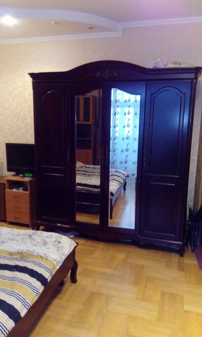 шкаф, телевизор