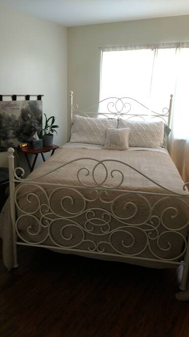 Full size bed