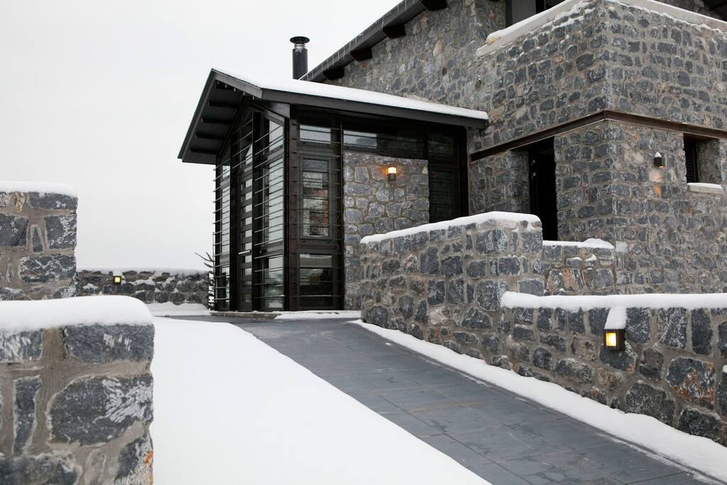 Main Entrance with Heating Floor Corridor and Pre-Entrance ski and boots storage!