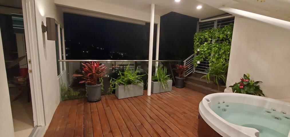 Production+Cast Residence Hollywood Hills 4BR+4BA gallery image 5