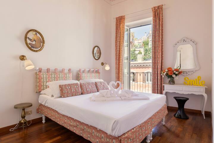 Penthouse Apartment with Terrace on Spanish Steps gallery image 3