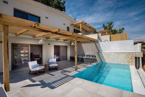 Dafni Suite with private pool
