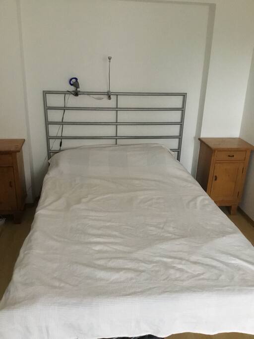 Schlafzimmer mit Doppelbett