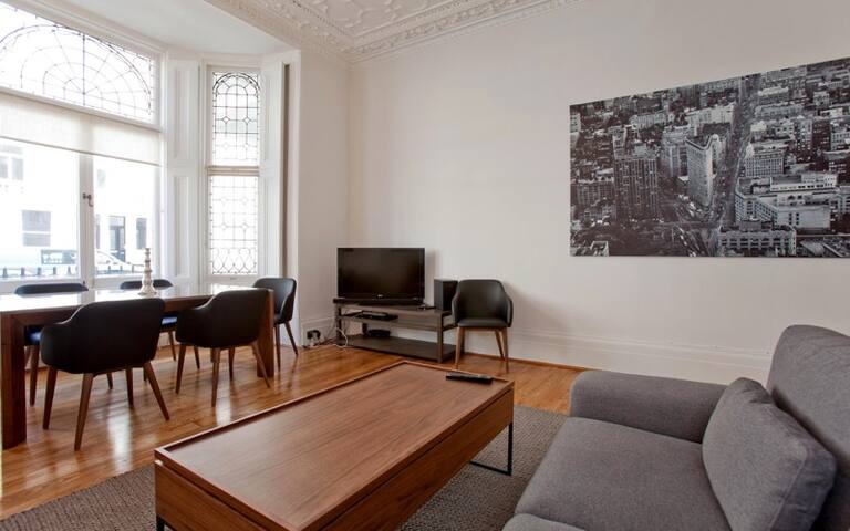 Modern Luxury with Period features, Kensington gallery image 4