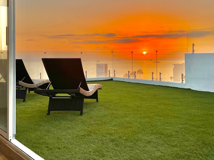 Lovely 2 Bedroom Vacation Apt w/ Sunset Rooftop 3 Vacation homes for