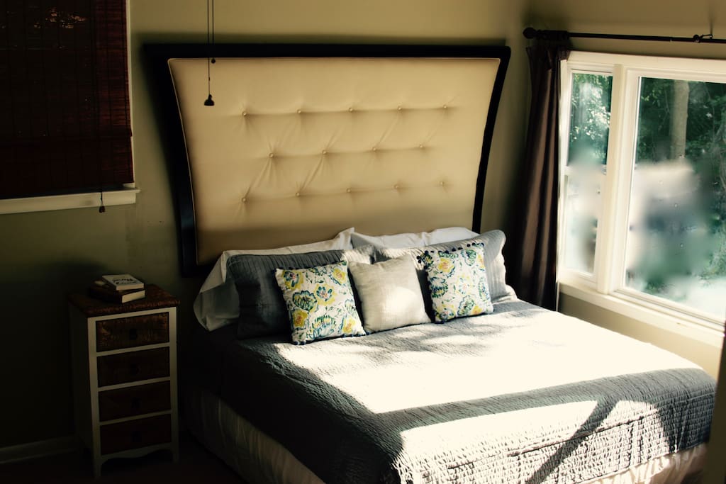 Master Bedroom
(King Size Bed)