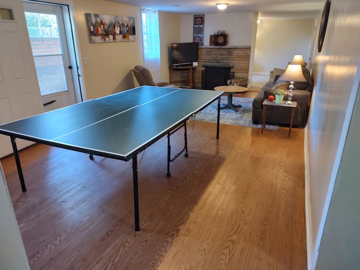 Parkside 5-bedroom Home With Fireplace & Game Room - Midland, MI