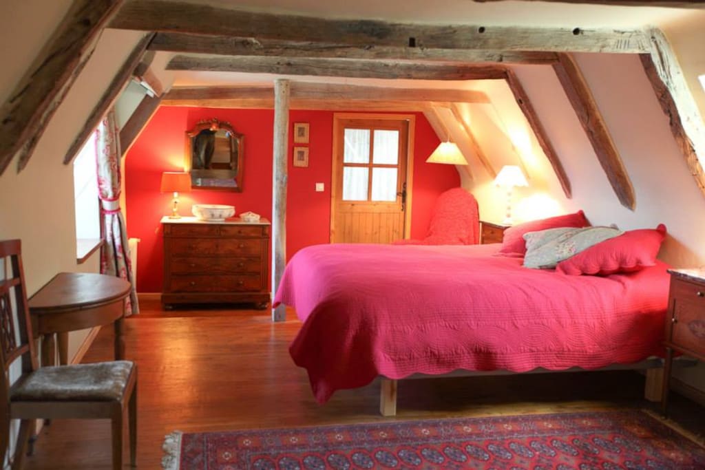 Chambre parentale 21M2 et sa salle d'eau, wc